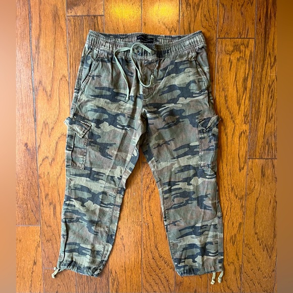 Sanctuary Pants - Sanctuary by Anthropologie 100%linen camoflauge joggers in Medium